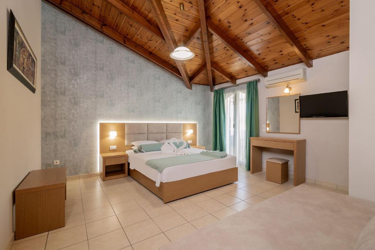 Vasilikí Plaka Beach Resort מראה חיצוני תמונה