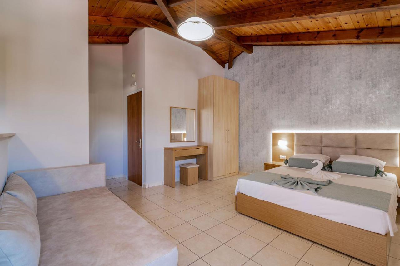 Vasilikí Plaka Beach Resort חדר תמונה