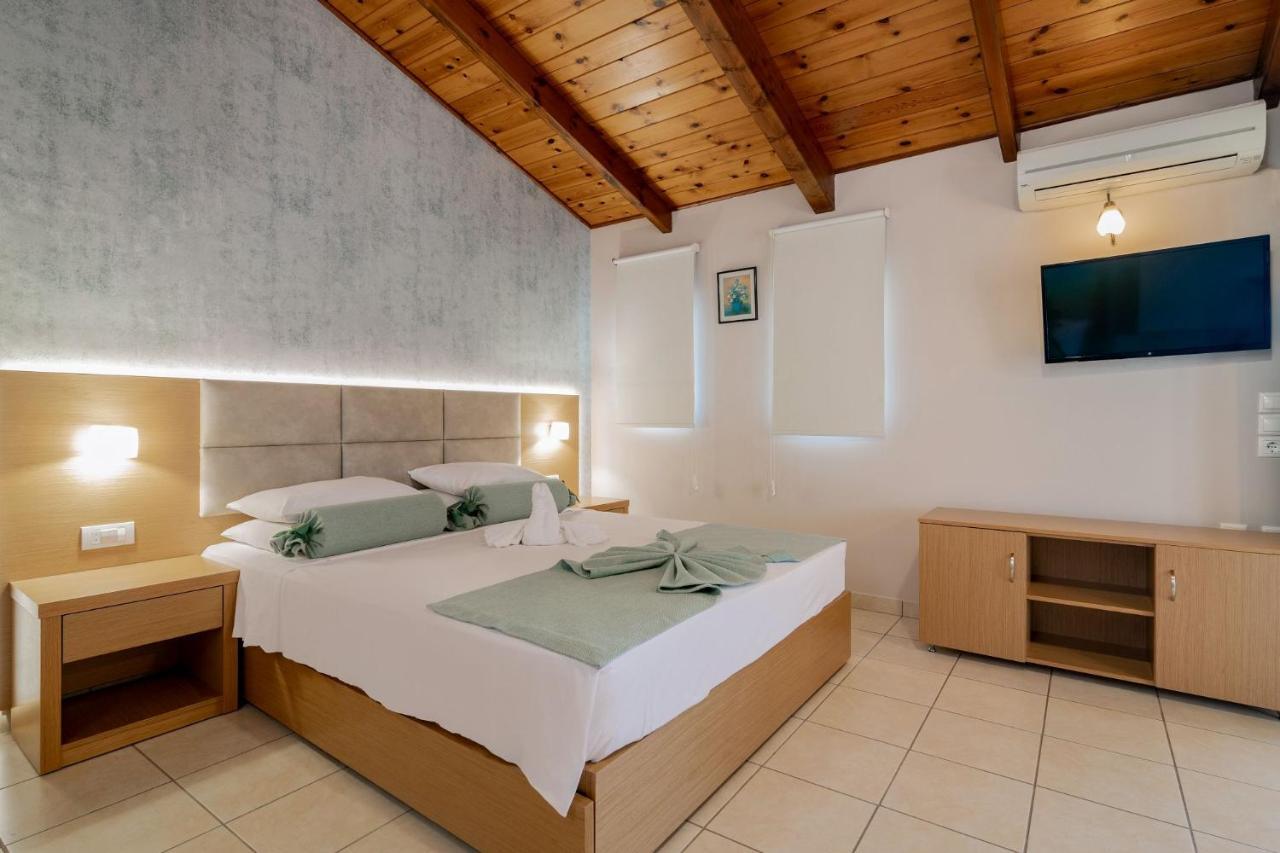 Vasilikí Plaka Beach Resort מראה חיצוני תמונה