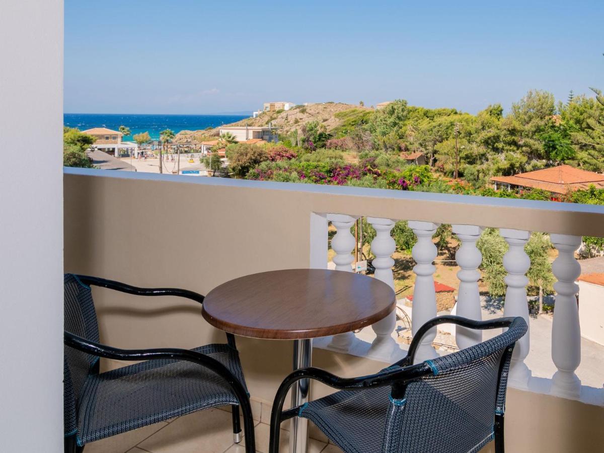Vasilikí Plaka Beach Resort מראה חיצוני תמונה
