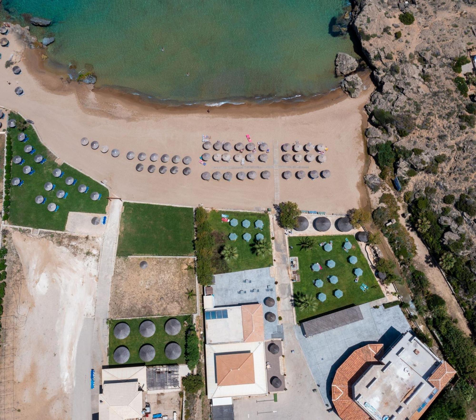 Vasilikí Plaka Beach Resort מראה חיצוני תמונה