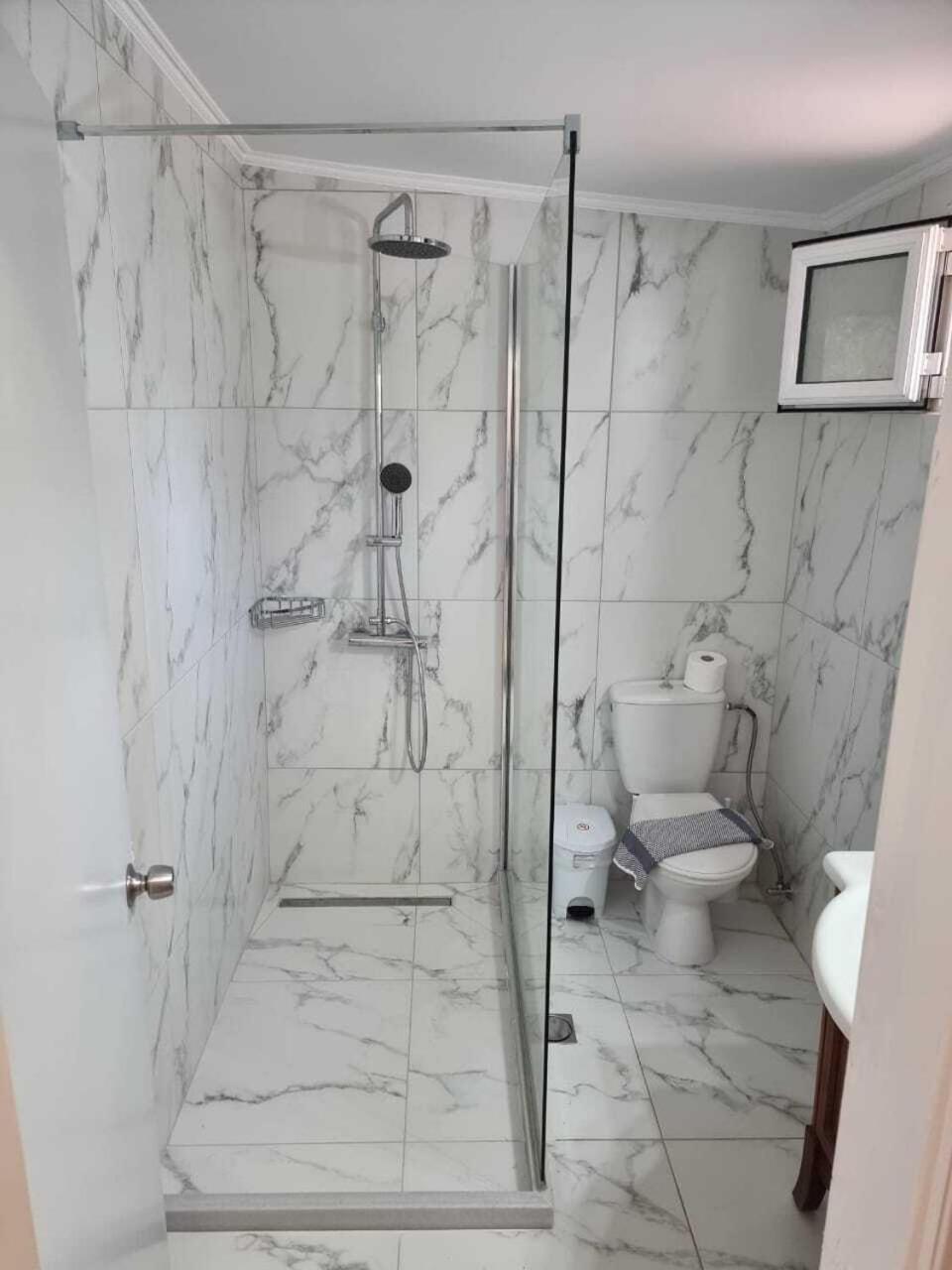Vasilikí Plaka Beach Resort מראה חיצוני תמונה